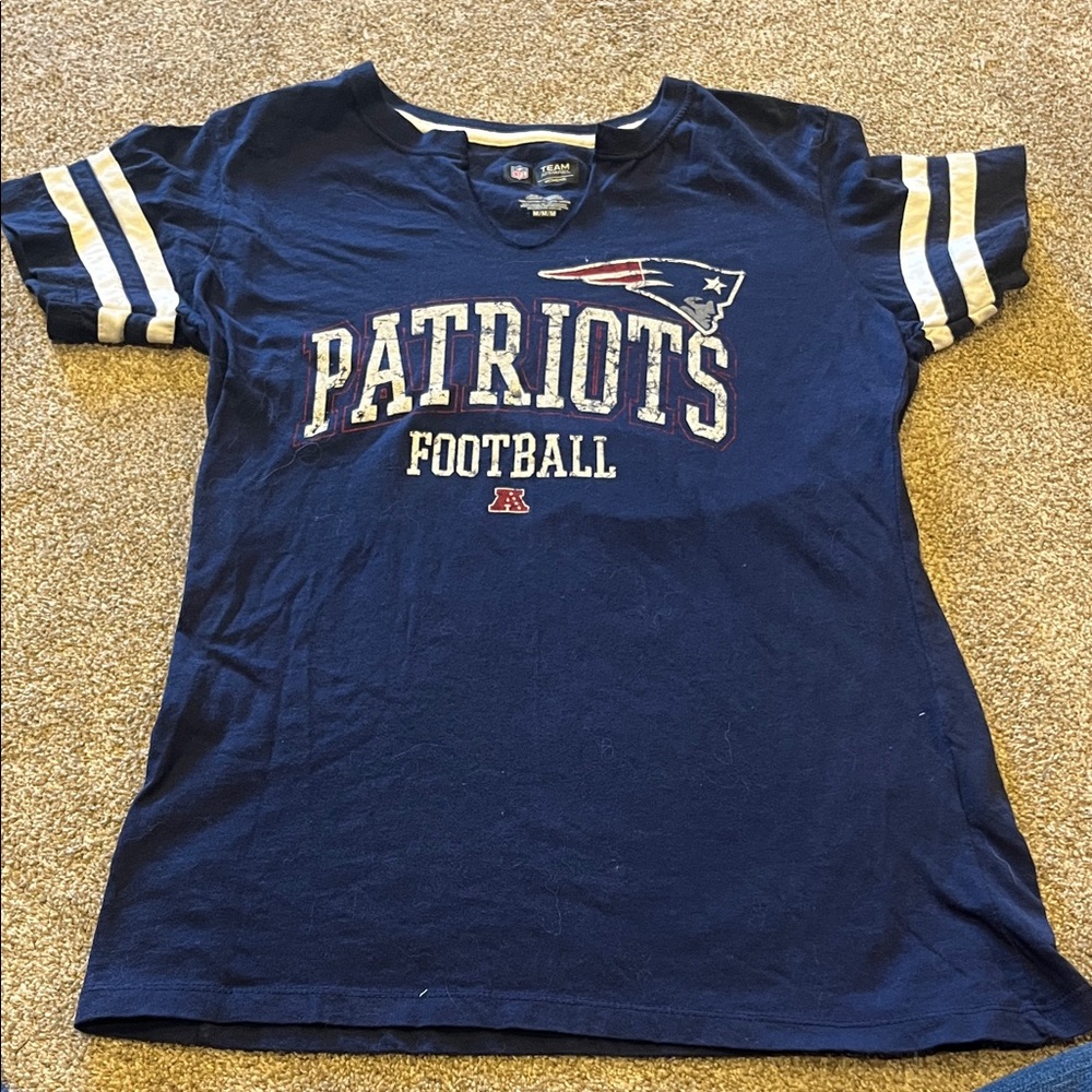 Patriots Women’s Medium Navy Blue Football Tee